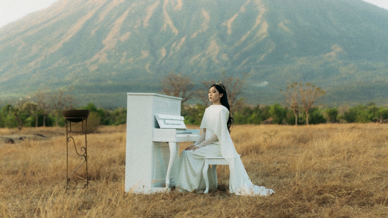 Isyana Sarasvati Jelajahi Sisi Batin Lewat Lagu Terbaru ‘I’m on My Way’