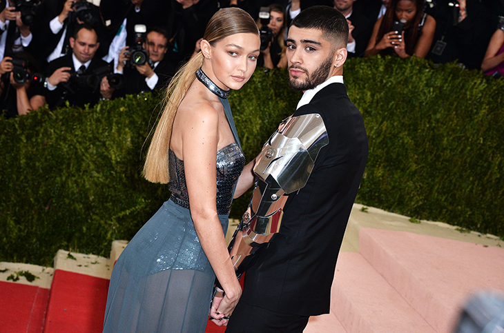 Rayakan Anniversary Kedua, Zayn Malik dan Gigi Hadid Bagikan Video Berciuman