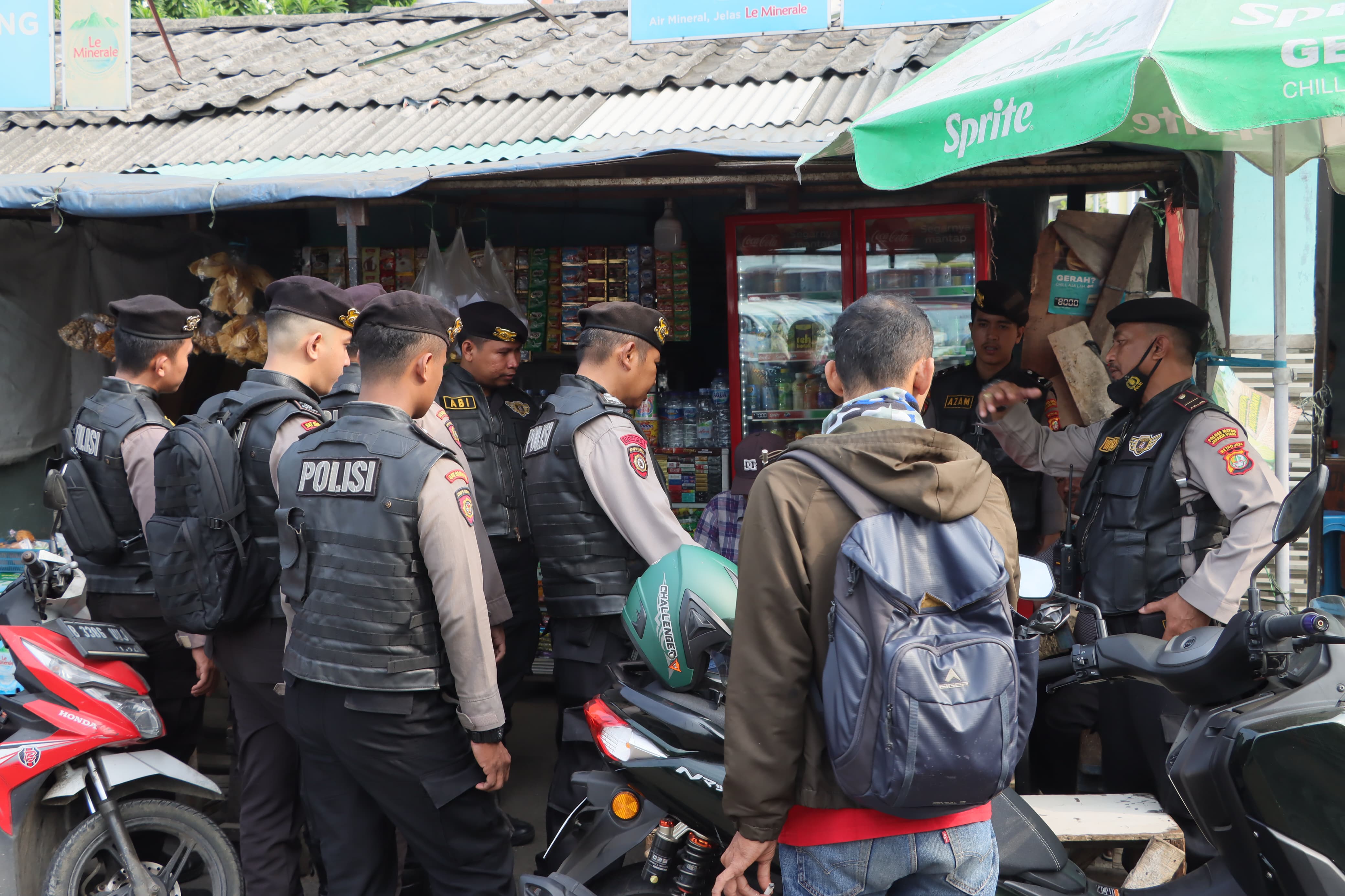 Berantas Premanisme, Wakapolres Jakut Pimpin Razia di Terminal Tanjung Priok