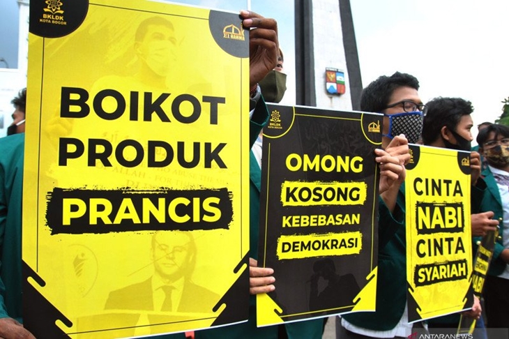 Ilustrasi - Sejumlah mahasiswa yang tergabung dalam Lembaga Dakwah Kampus (LDK) Stikom El Rahma Bogor melakukan aksi damai mengecam Presiden Prancis Emmanuel Marcon di Tugu Kujang, Kota Bogor, Jawa Barat, Jumat (30/10/2020). ANTARA FOTO/Arif Firmansyah/wsj. (ANTARA FOTO/ARIF FIRMANSYAH)