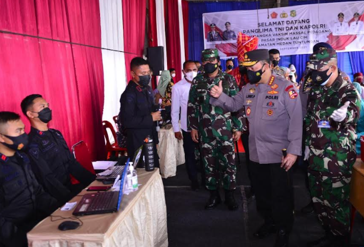 Panglima dan Kapolri Turun Langsung Kawal Vaksinasi di Medan