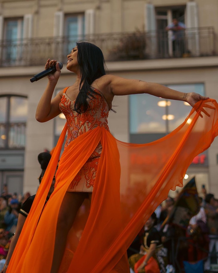 Unjuk Gigi, Anggun Nyinden di Java in Paris