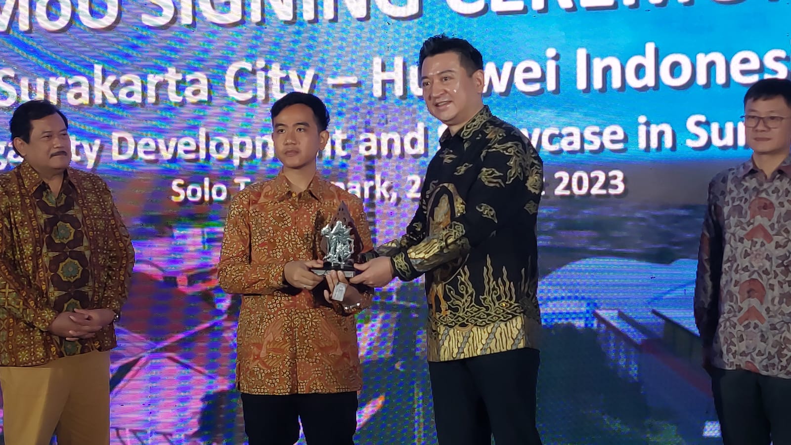 Gibran Teken Mou dengan Huawei Realisasikan Giga City