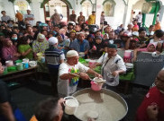  Tradisi Ramadan, Warga Solo Berebut Bubur Samin Khas Banjarmasin 