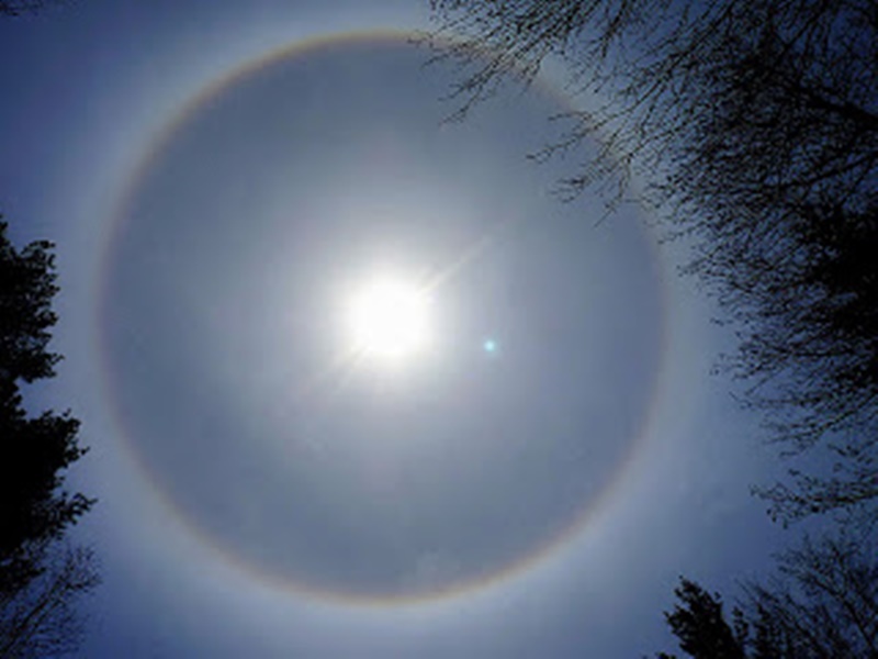 Fenomena Halo. (anisatulkhoiriyah.blogspot.co.id)