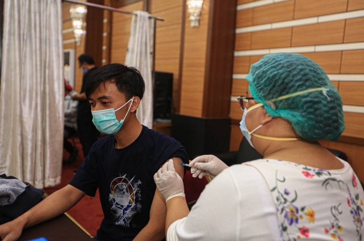 Pemerintah Didesak Lakukan Pemerataan Pasokan Vaksin di Luar Jawa