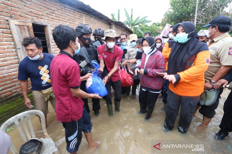 Mensos Risma di Bima NTB. (Foto: Antara)