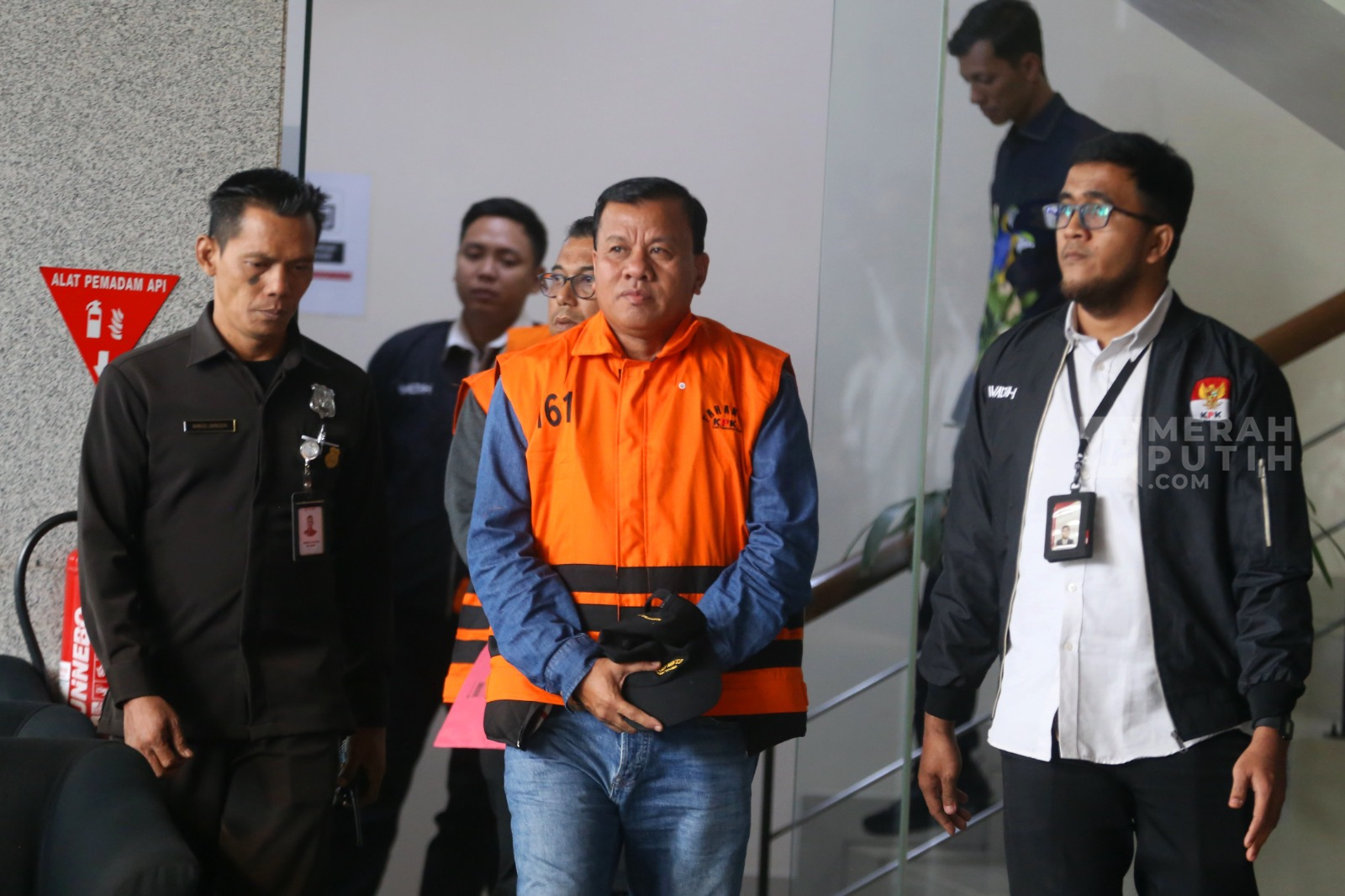 KPK Resmi Tahan Bupati Kuansing Suhardiman Amby dalam Kasus Suap Jual Beli Jabatan