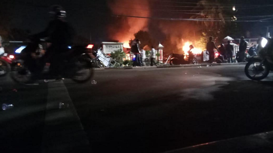 Begini Detik-Detik Mapolsek Ciracas Dirusak dan Dibakar Massa
