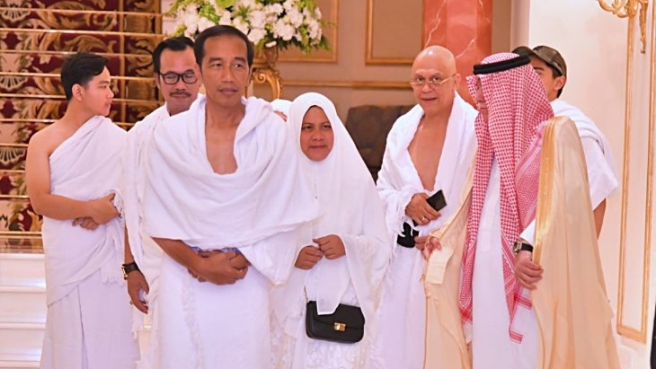 Masa Tenang Pemilu, Jokowi Mendarat di Mekkah