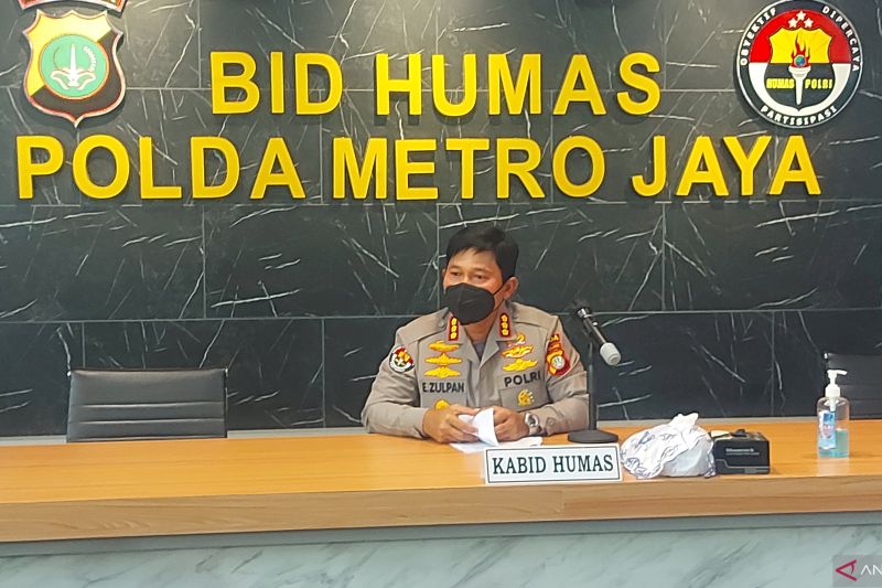 Kabid Humas Polda Metro Jaya Kombes Pol Endra Zulpan saat memberikan keterangan terkait kecelakaan maut Bekasi di Gedung Humas Polda Metro Jaya, Jakarta, Selasa (19/7/2022). ANTARA/Yogi Rachman