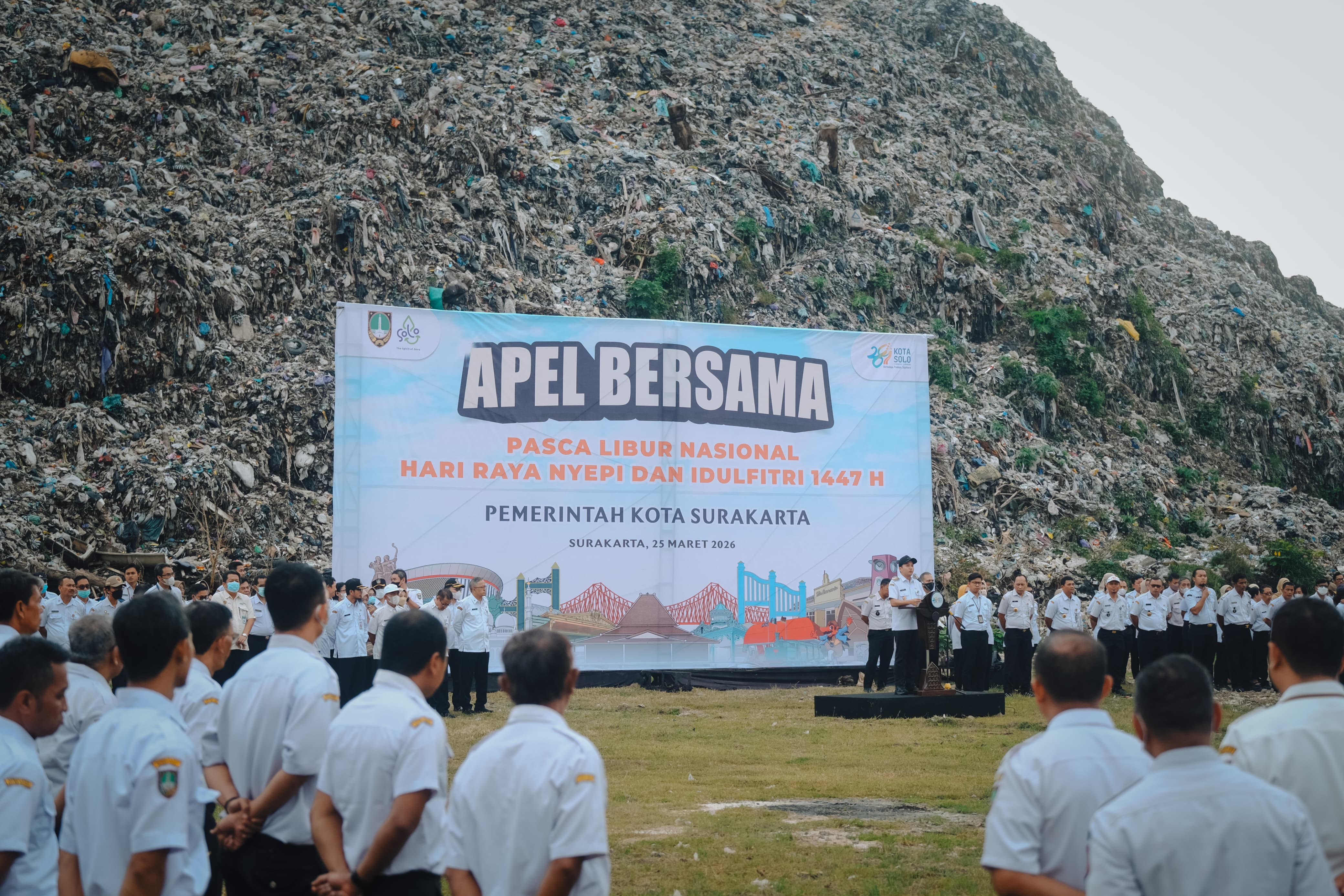 Motif di Balik Apel ASN Solo Hari Pertama Masuk Kerja Usai Lebaran Depan Gunungan Sampah
