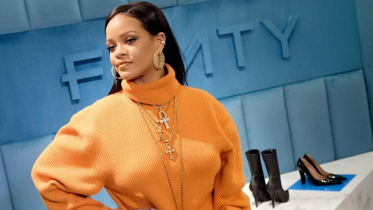 4 Inspirasi OOTD ala Bad Girl Khas Rihanna