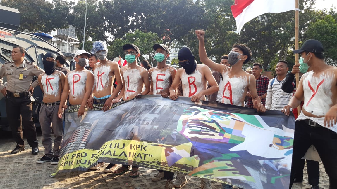 3 Pimpinan KPK Lebay