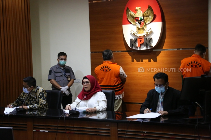  Konferensi pers penetapan tersangka Bupati Labuhanbatu Utara Kharuddin Syah dan mantan Wabendum PPPPuji Suhartono. (Foto: MP/Ponco Sulaksono)