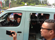 Sembilan Kader PAN 'Carter' Angkot Hadiri Pelantikan Anggota DPRD DKI
