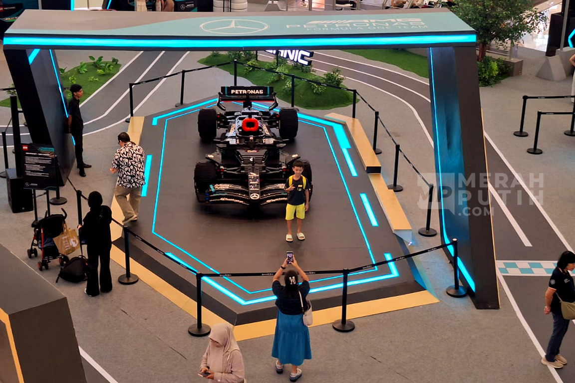 Menilik Replika Mobil Balap F1 Terbuat dari 192.937 Keping LEGO di Jakarta