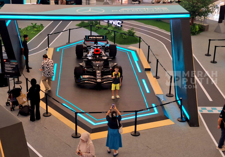 Menilik Replika Mobil Balap F1 Terbuat dari 192.937 Keping LEGO di Jakarta