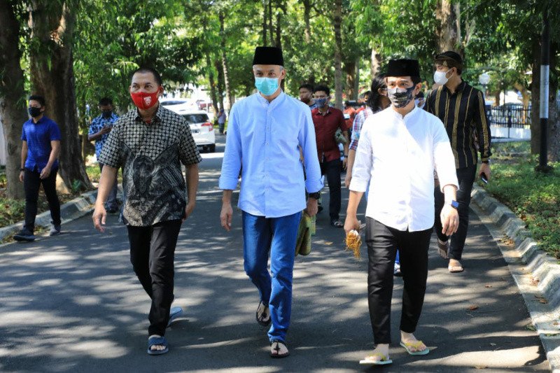 Gibran dan Gebernur Jateng Ganjar