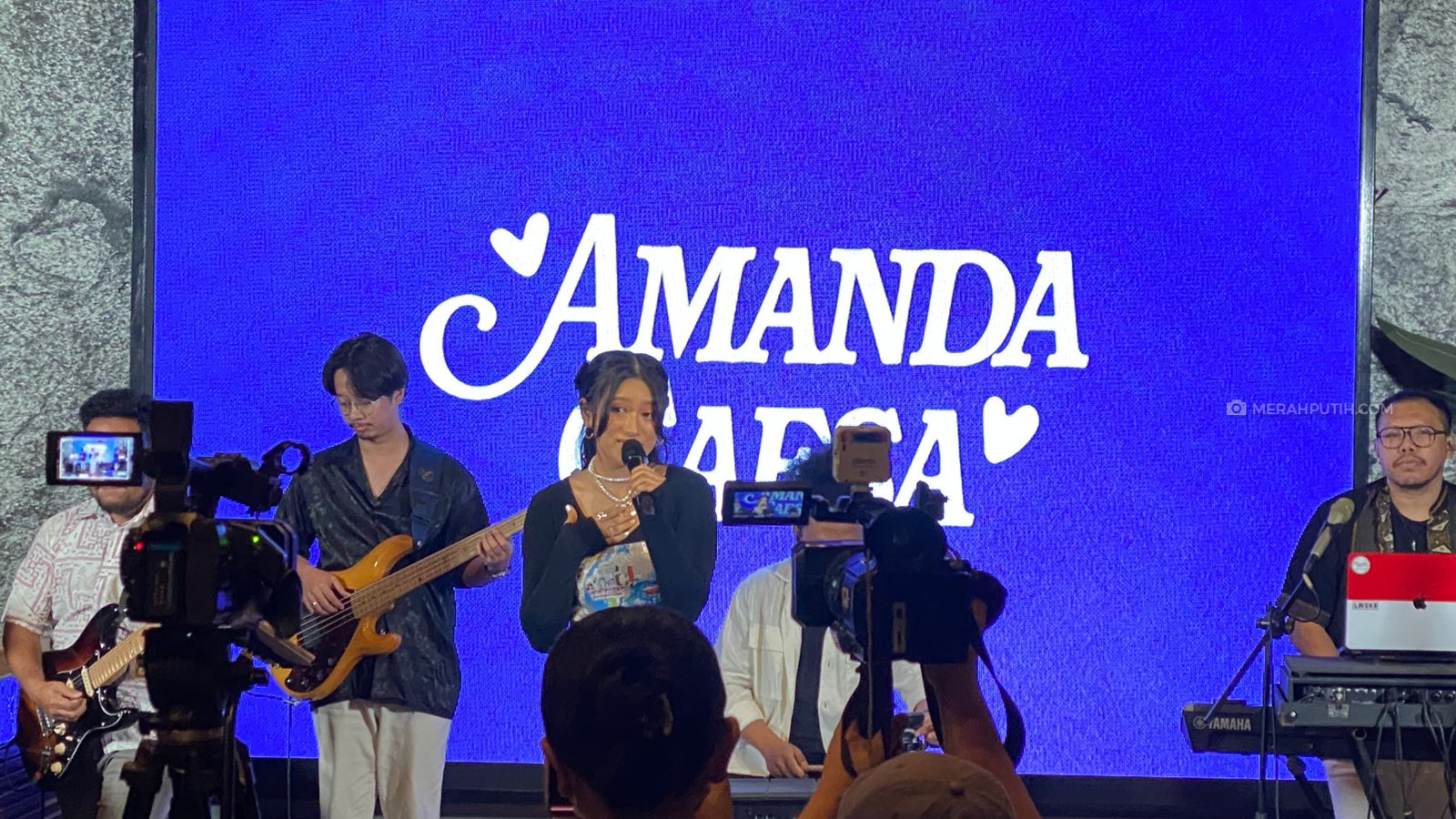 Amanda Caesa Ajak Teman Masa Kecil Garap Video Klip 'Don't Play' 