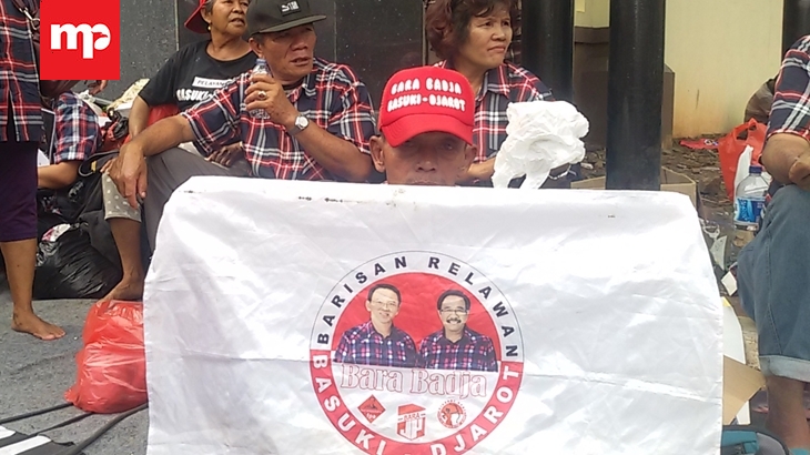 Pendukung Ahok Bertahan di Mako Brimob Kelapa Dua