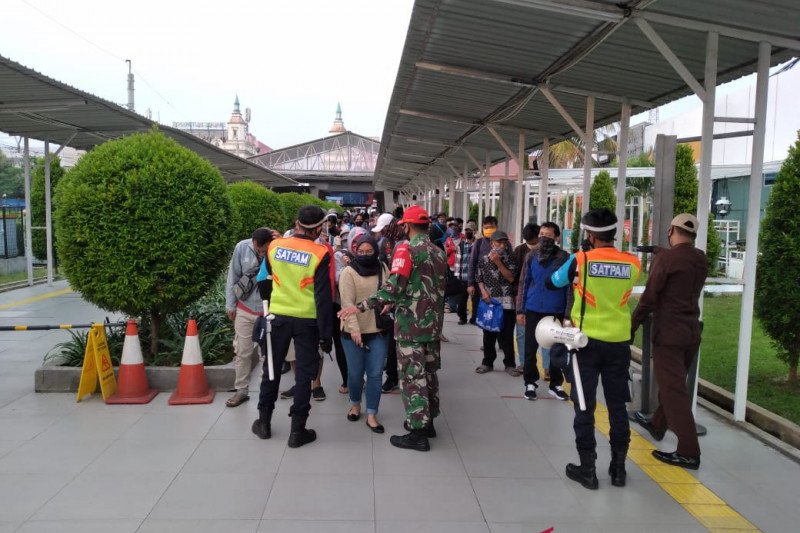 Penumpang KRL Naik 14 Persen Selama Dua Hari Lebaran