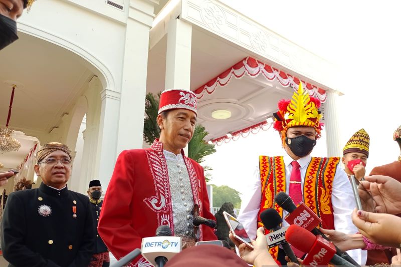 Upacara HUT RI, Jokowi Pakai Baju Adat Dolomani dari Sulawesi Tenggara
