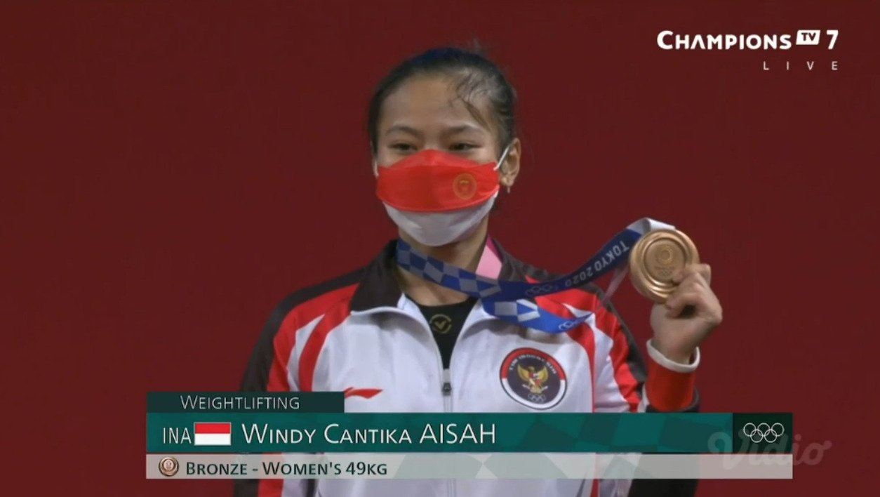 Lifter Windy Cantika Persembahkan Medali Pertama untuk Indonesia
