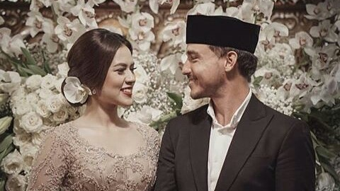 Sontek Gaya Busana Hamish Daud ini untuk Salat Iduladha