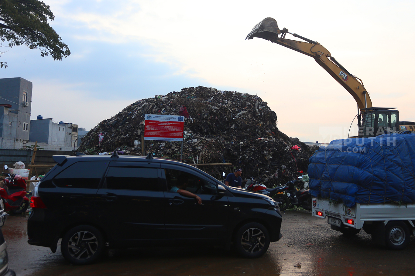 Sampah Menumpuk di Pasar Induk Kramat Jati, IKAPPI Kritik Dinas LH DKI