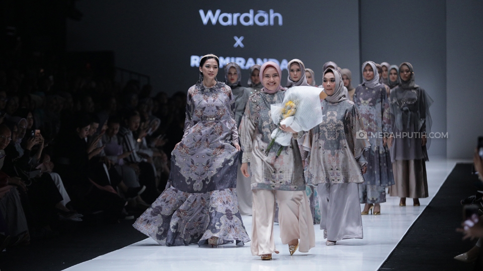 Ria Miranda Tampilkan Senjakala di Jakarta Fashion Week 2018