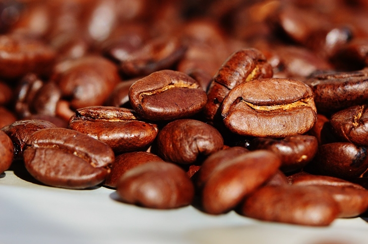 Pilih biji kopi yang segar untuk hasil yang baik. (Foto: Pixabay/Alexas_Fotos)
