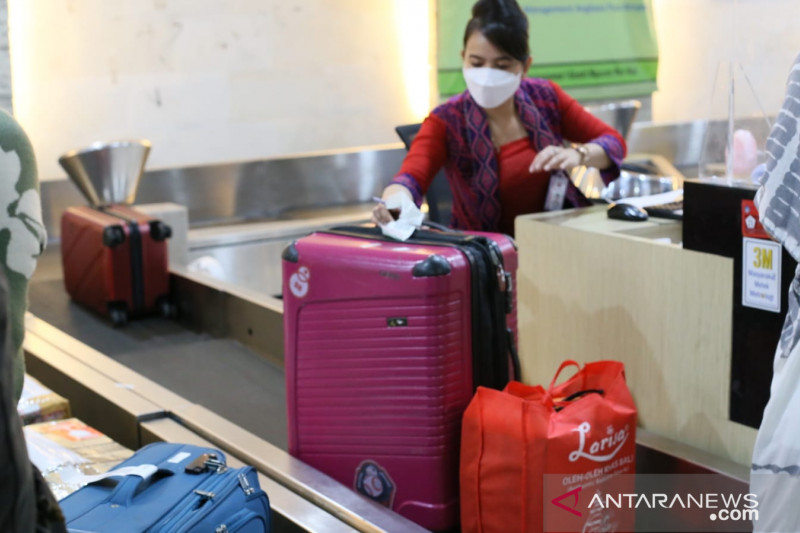 Penumpang di konter check in Bandara Internasional I Gusti Ngurah Rai. ANTARA/HO-Humas Bandara Ngurah Rai