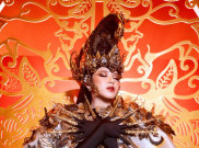 Kolaborasi Busana  Unsur Jawa Tiara Andini dalam Video Musik 'Ngeluwihi'