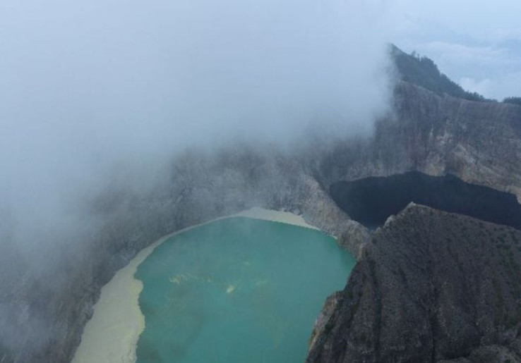 Terjadi Endapan Belerang di Kawah II Gunung Kelimutu