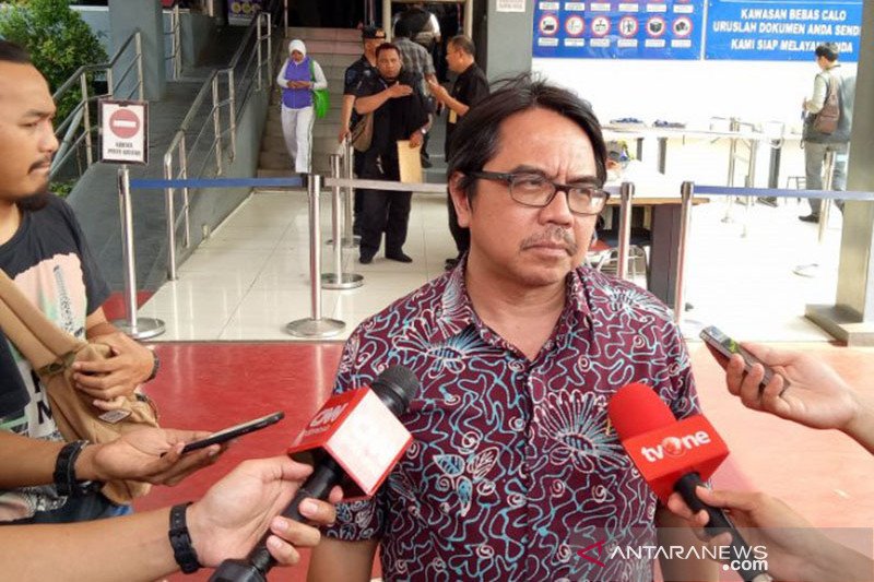 Dukung Demo Tolak 3 Periode, Ade Armando Dikeroyok Massa di DPR