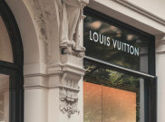 Louis Vuitton Rancang Seragam Pelantikan untuk Giuseppe Penone