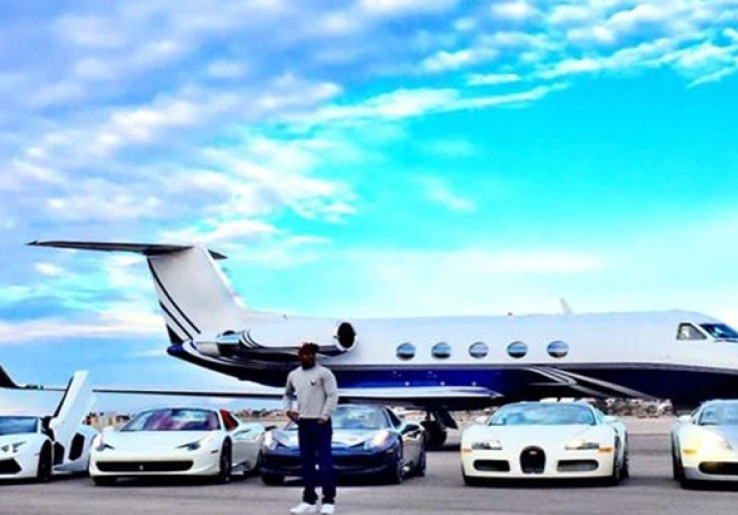 Floyd Mayweather Keluarkan Rp14,2 miliar Beli Mobil untuk Teman-Temannya