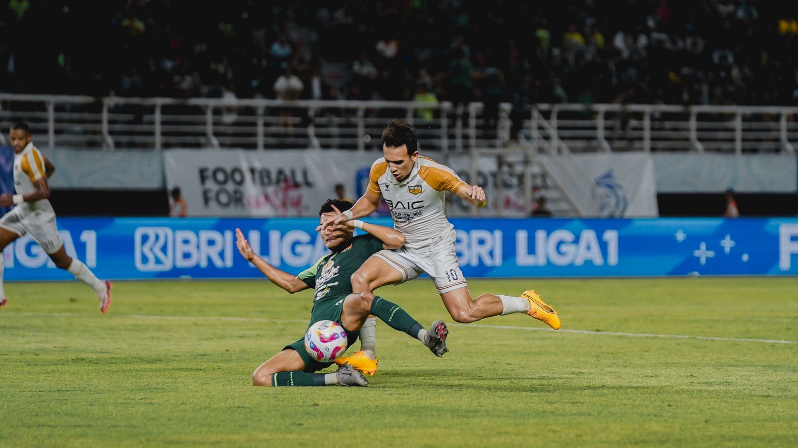 Imbang 0-0 di Kandang Persebaya, Dewa United FC seperti Pemenang