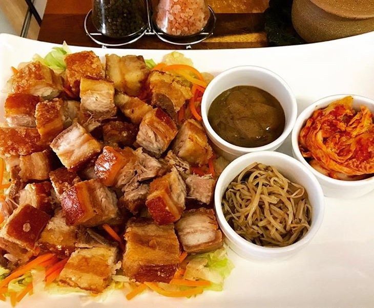  Lechon kawali khas Filipina. (Foto: instagram.com/elgierecortepelham)