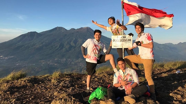 Saat El berfoto di Puncak Gunung Penanggungan (Instagram/El Rumi)