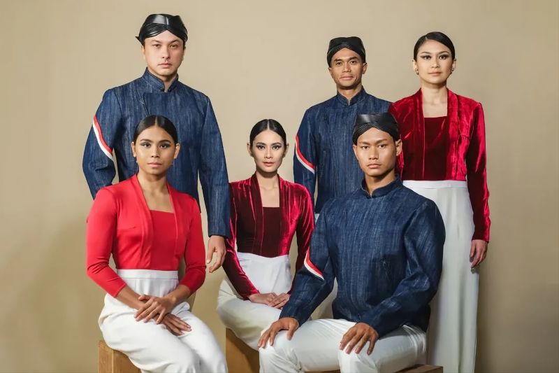 Defile Tim Indonesia di Olimpiade Paris 2024 Tampilkan Semangat dan Ketangguhan