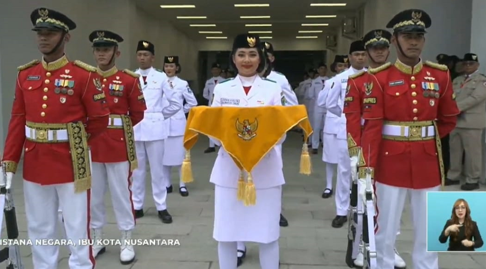 Profil Pembawa Baki Saat Pengibaran dan Penurunan Sang Merah Putih