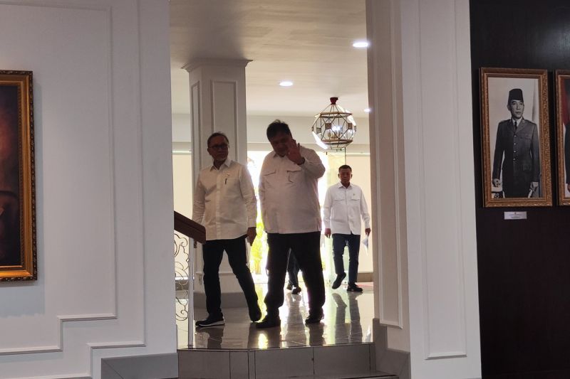 Menteri Kompak Pakai Kemeja Putih dan Celana Biru di Sidang Kabinet Paripurna ke-2