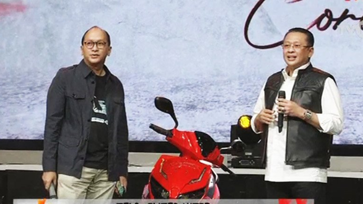 Proses pelelangan motor Gesits bertanda tangan Jokowi