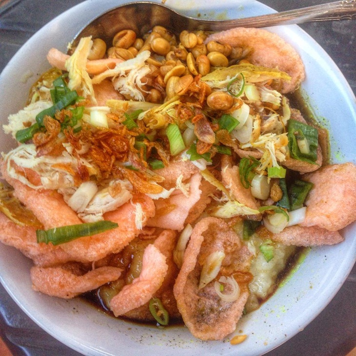 Bubur ayam. (Foto: Instagram/kardiovskuliner)
