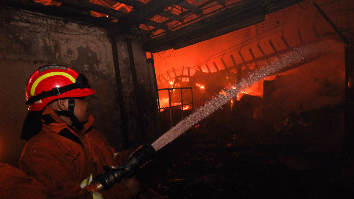Para Santri Lagi Salat Magrib, Pesantren Siliwangi Terbakar 