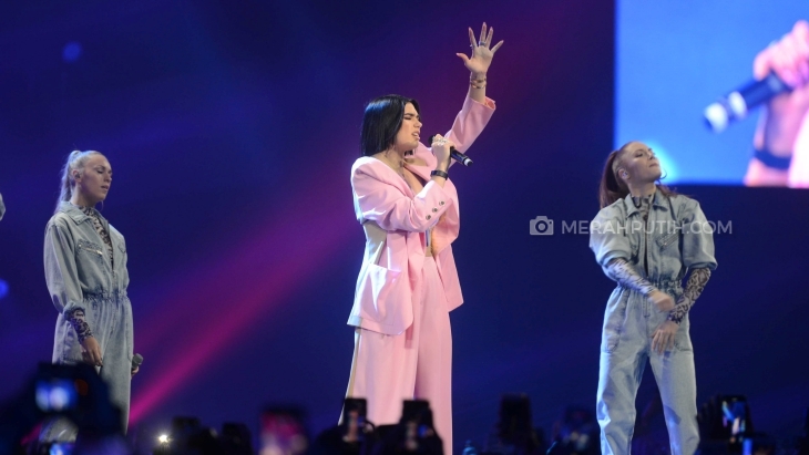 Begini Aksi Panggung Dua Lipa dan Agnes Mo di Acara Super Party