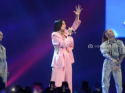 Begini Aksi Panggung Dua Lipa dan Agnes Mo di Acara Super Party