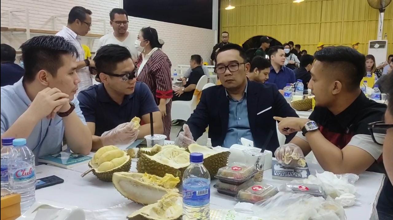 Gubernur Jawa Barat, Ridwan Kamil bertemu dengan puluhan pengusaha muda asal Kota Surabaya, Sabtu (22/1).